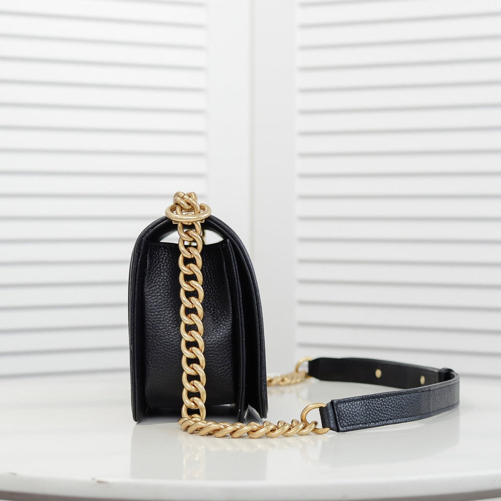 CAVIAR BOY BAG MEDIUM 67086 BLACK