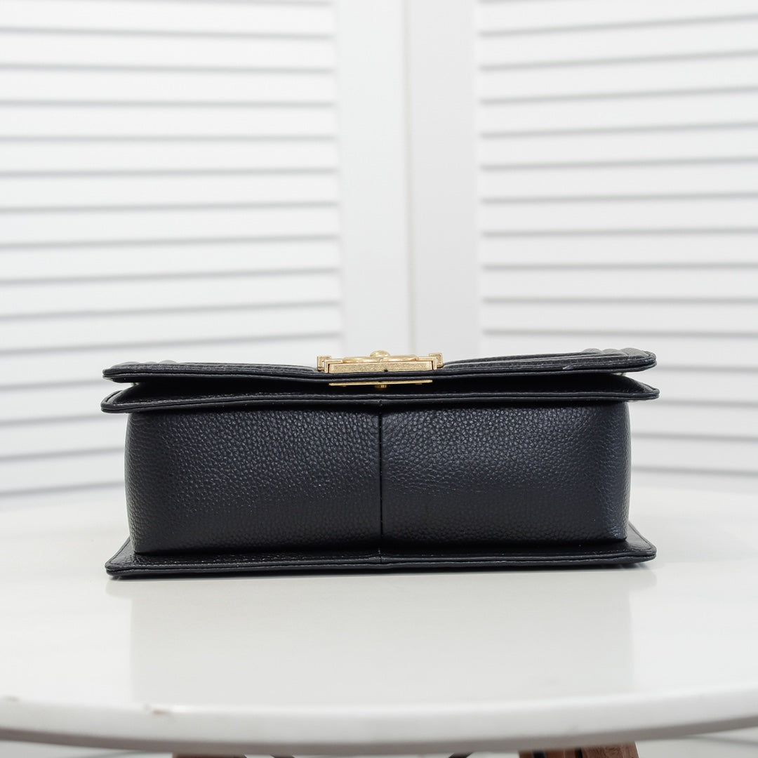 CAVIAR BOY BAG MEDIUM 67086 BLACK