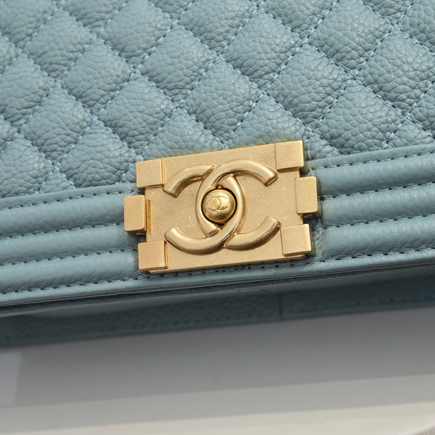 CAVIAR BOY BAG MEDIUM 67086 TURQUOISE