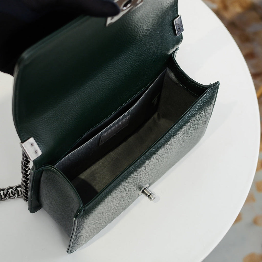 CAVIAR BOY BAG MEDIUM 67086 MOSS GREEN