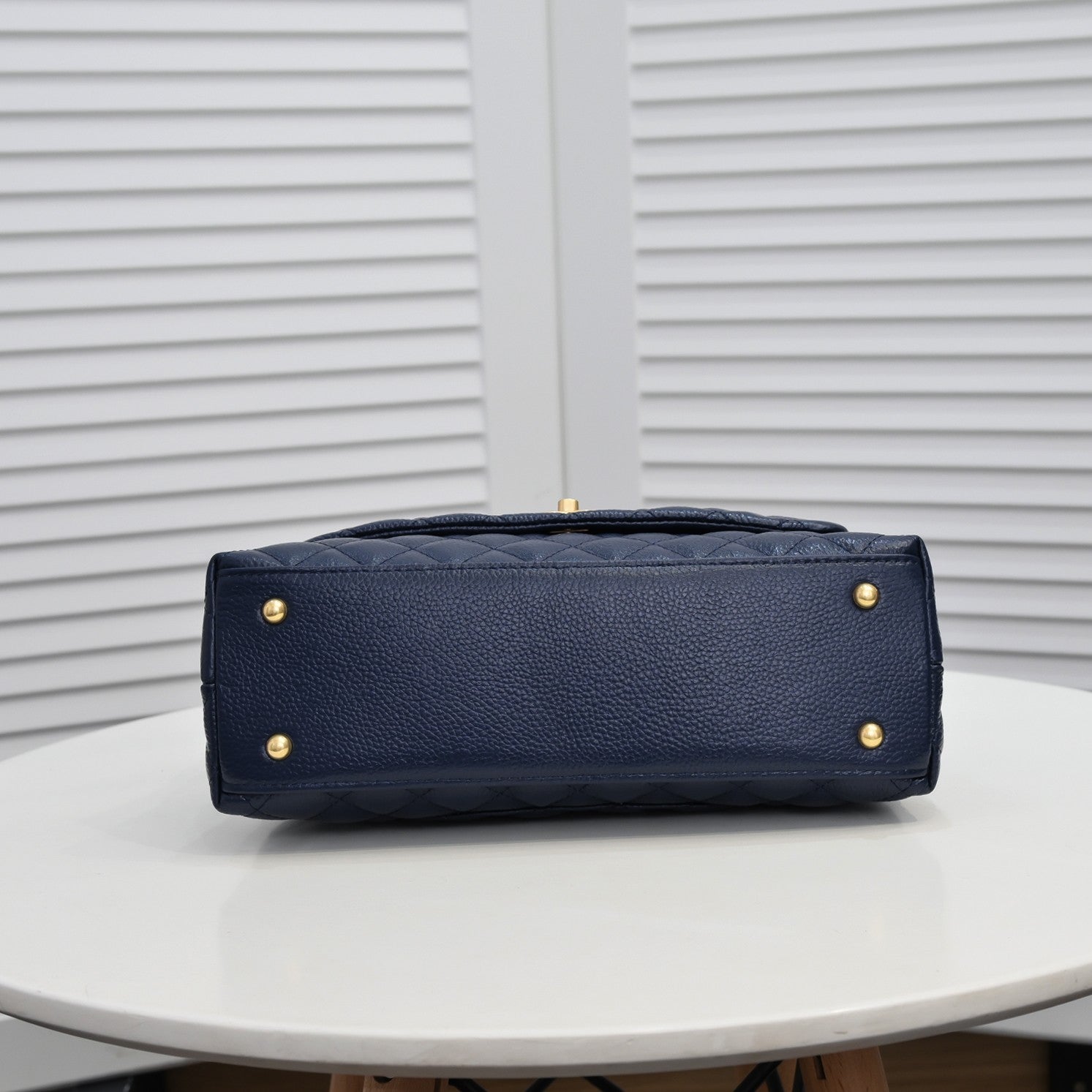 QUILTED CAVIAR 28CM 92992 DARK BLUE