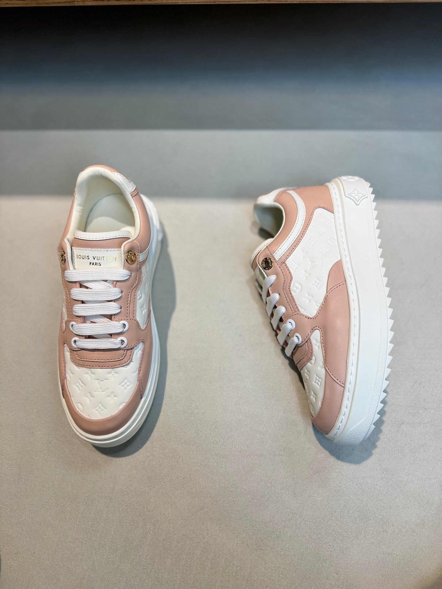 LV TIME OUT SNEAKER PINK
