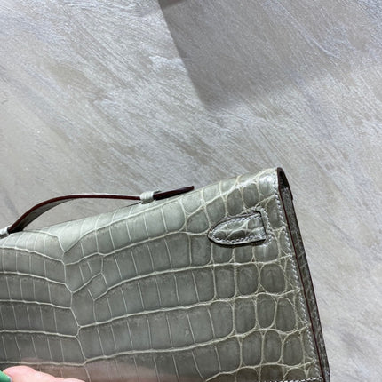 KELLY CUT 31 IN ASH GRAY SHINNY ALLIGATOR LEATHER WITH SILVER HARDWARE
