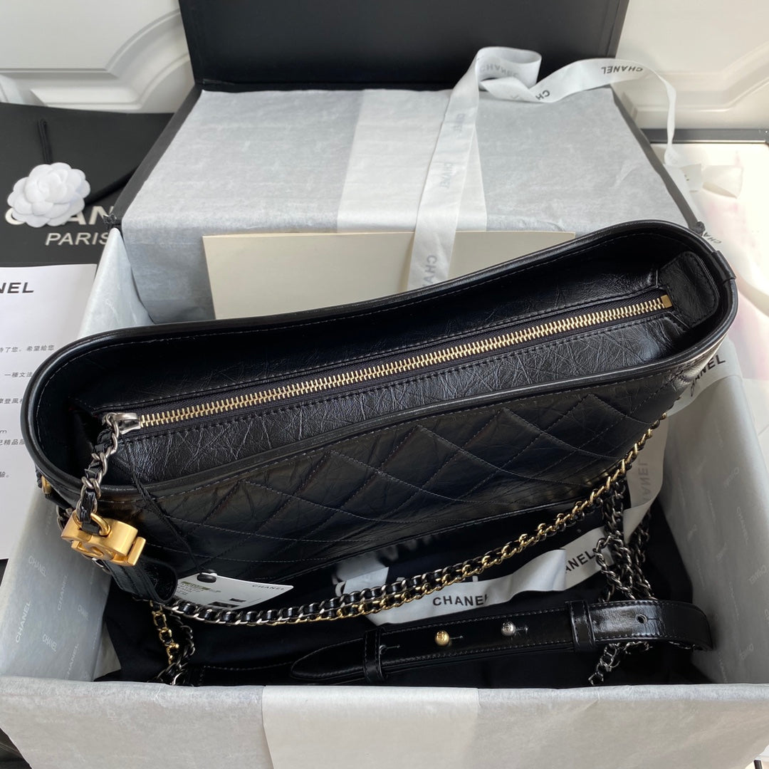 CC GABRIELLE MEDIUM 28 HOBO BAG IN BLACK CALFSKIN