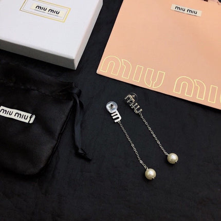 MIUMIU 26S CRYSTAL LOGO CHAIN DROP PEARL EARRINGS IN SILVER TONE METAL 630842