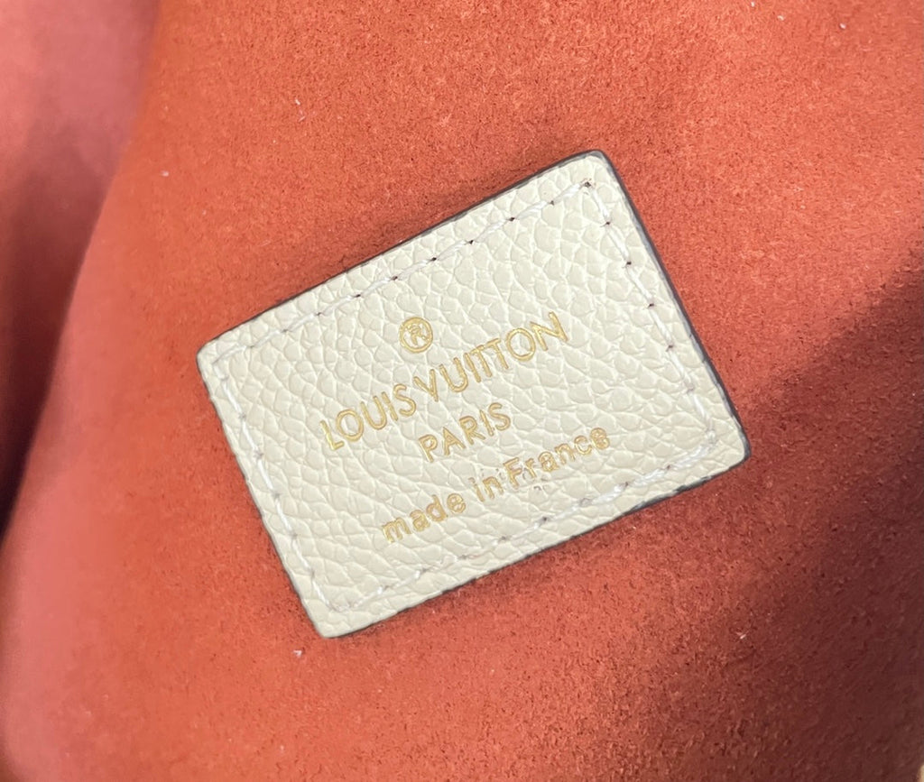 LV BUMBAG WAIST BAG 37 IN CREAM GRAINED CALFSKIN