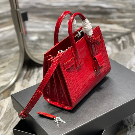 SAC DE JOUR NANO 22 RED CALFSKIN GOLD HARDWARE