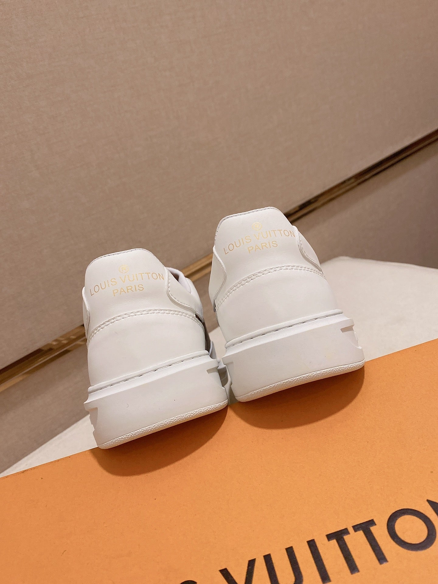 LV TRAINER IN WHITE MIX CHOCOLATE BROWN CALFSKIN