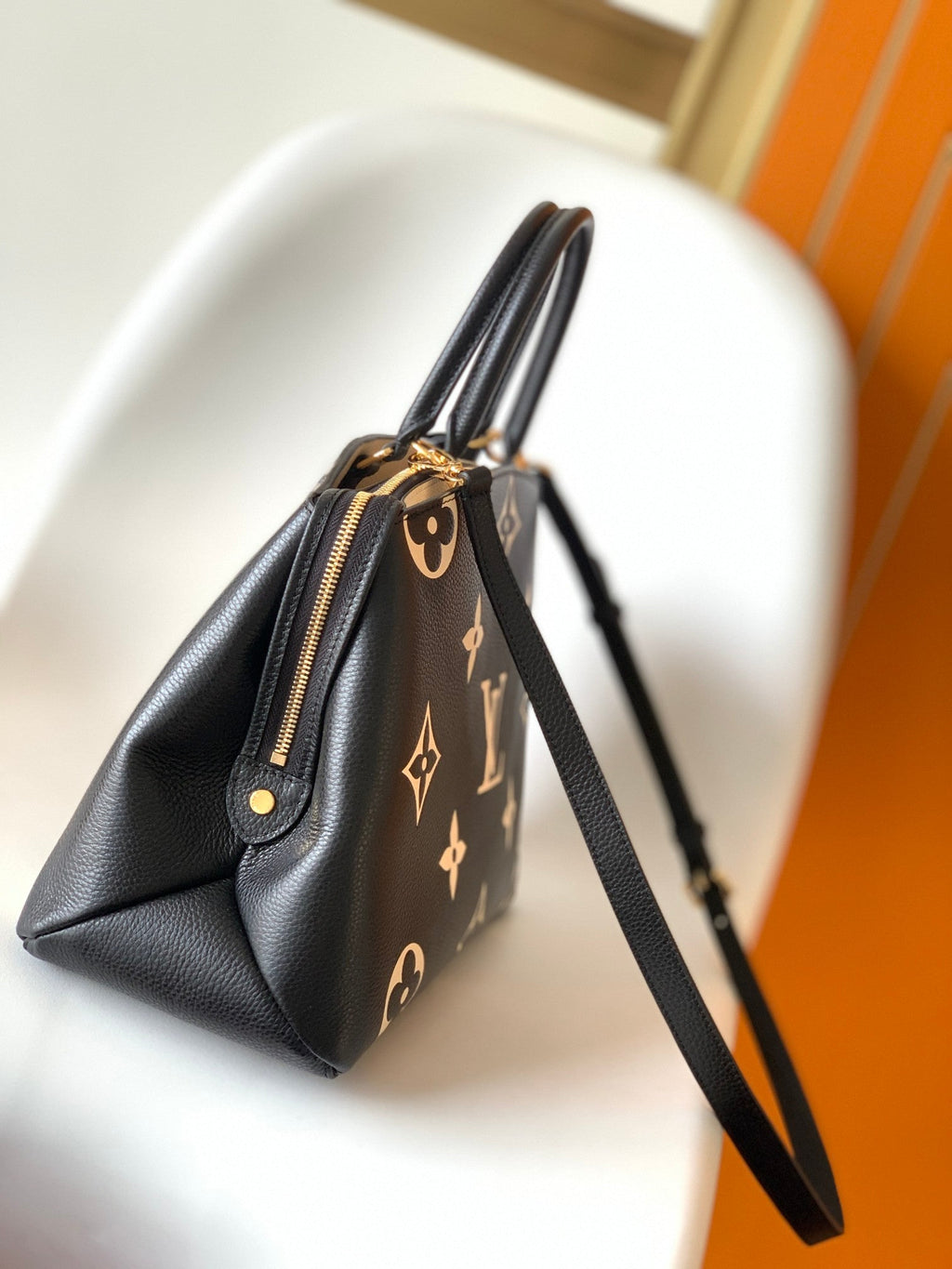 PETIT PALAIS PM LARGE SHOULDER BAG 34 IN BLACK MIX BEIGE EMBOSSED COWHIDE GOLD-TONE HARDWARE