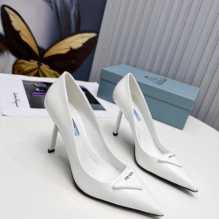 PRADA 26S POINTED TOE PUMPS STILETTO HEEL 95MM IN WHITE PATENT CALFSKIN LOGO