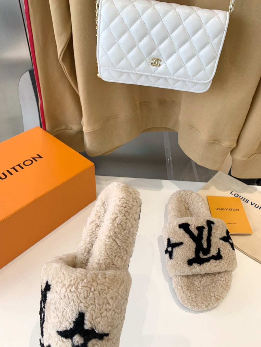 LV WOMEN'S PASEO FLAT SLIPPER IN TAN BROWN FLEECE WITH BLACK LOGO