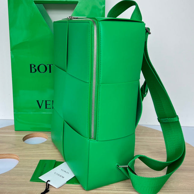 WOVEN BACKPACK 34 IN EMERALD GREEN LAMBSKIN