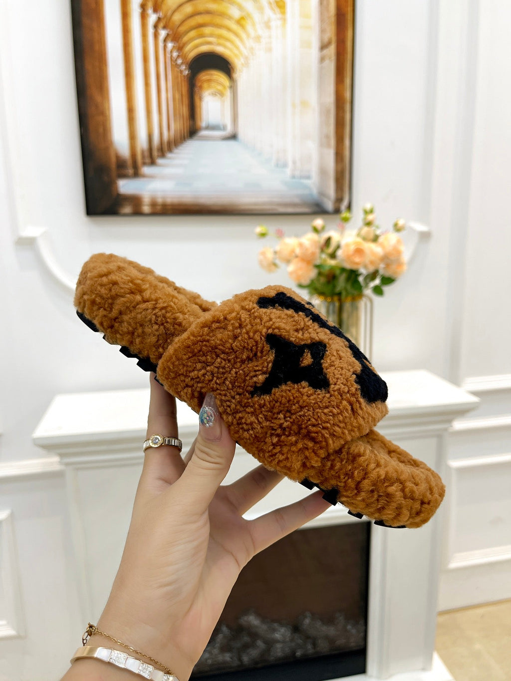 LV FLAT SLIPPER IN GINGERBREAD BROWN MIX BLACK SHEARLING