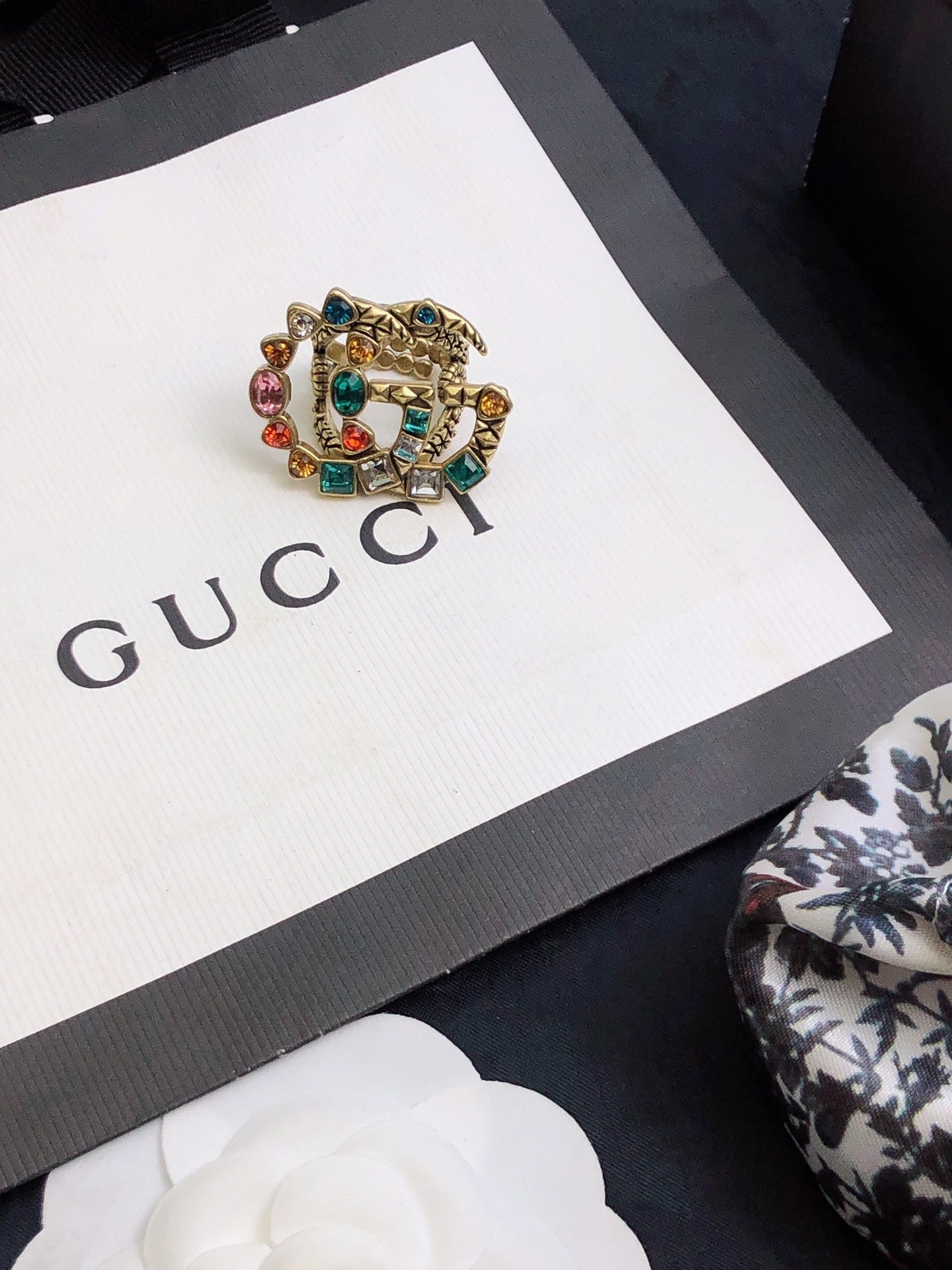 GUCCI 26S GG MULTICOLOR GEM EMBELLISHED BROOCH IN AGED GOLD TONE METAL 624288