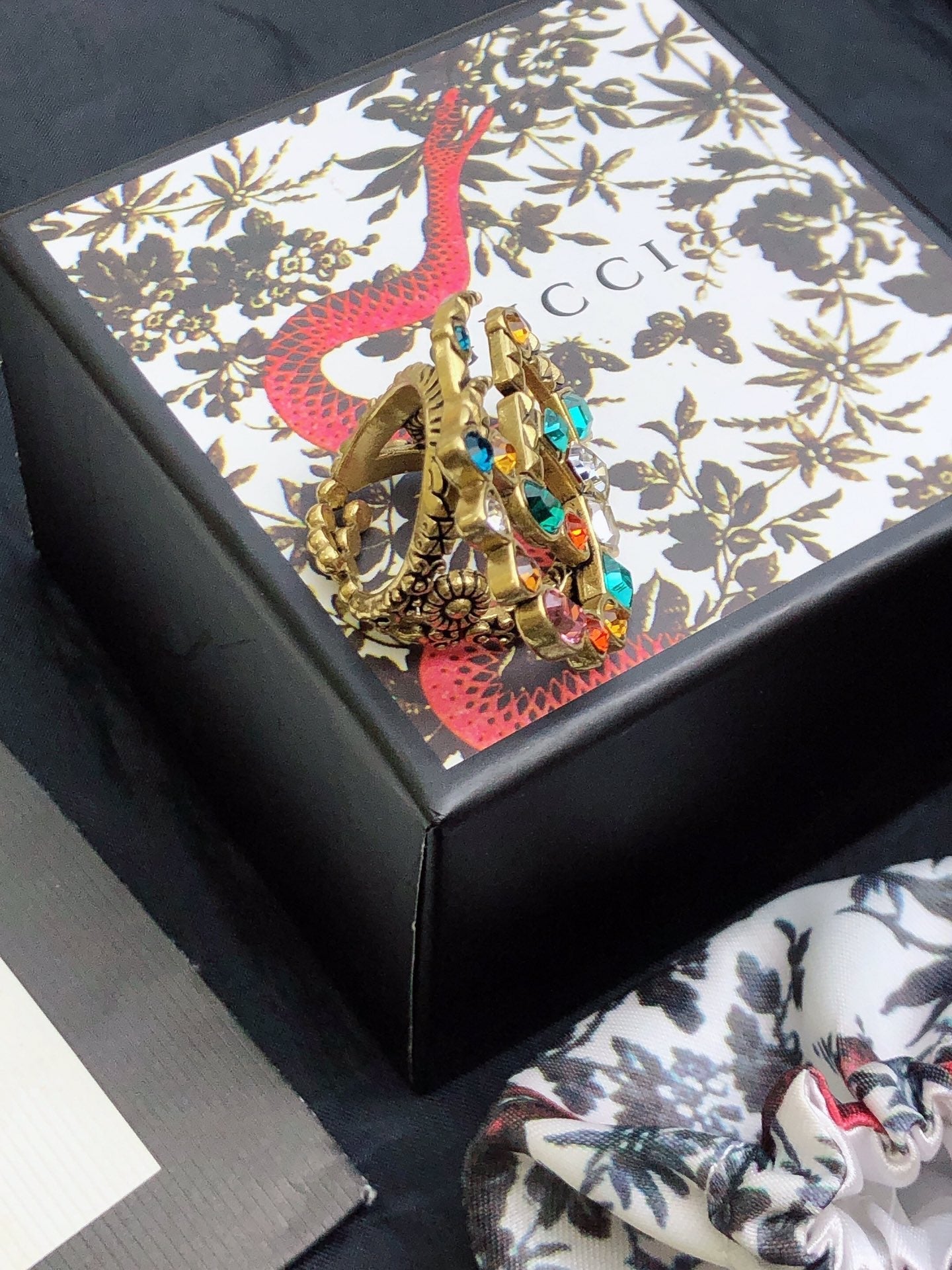 GUCCI 26S GG MULTICOLOR GEM EMBELLISHED BROOCH IN AGED GOLD TONE METAL 624288