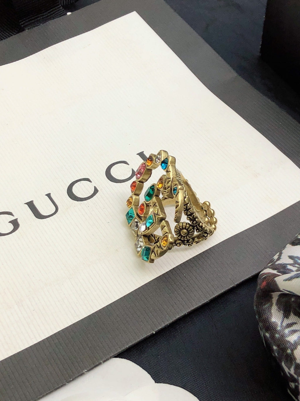 GUCCI 26S GG MULTICOLOR GEM EMBELLISHED BROOCH IN AGED GOLD TONE METAL 624288