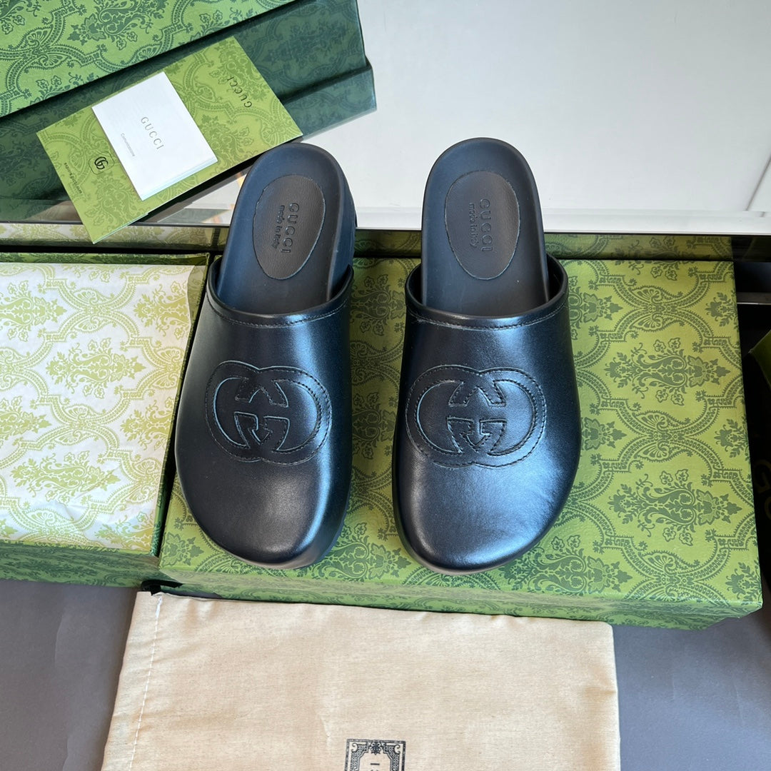 INTERLOCKING G MULE IN BLACK CALFSKIN
