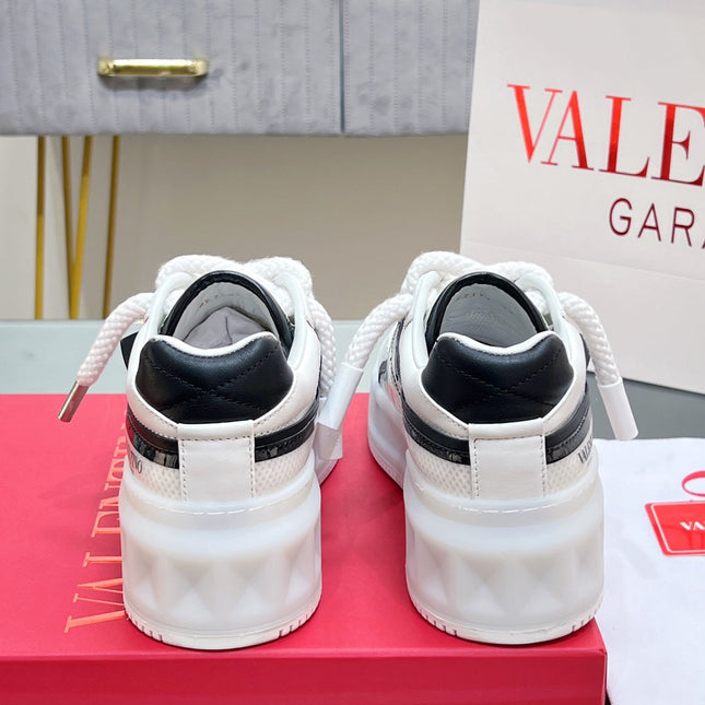 VALENTINO 25S GARAVANI ONE STUD XL PLATFORM SNEAKERS IN WHITE LAMBSKIN AND MESH FABRIC