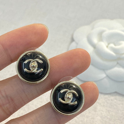 CHANEL 26S DOUBLE C LOGO ROUND WHITE RESIN STUD EARRINGS IN GOLD METAL 633347