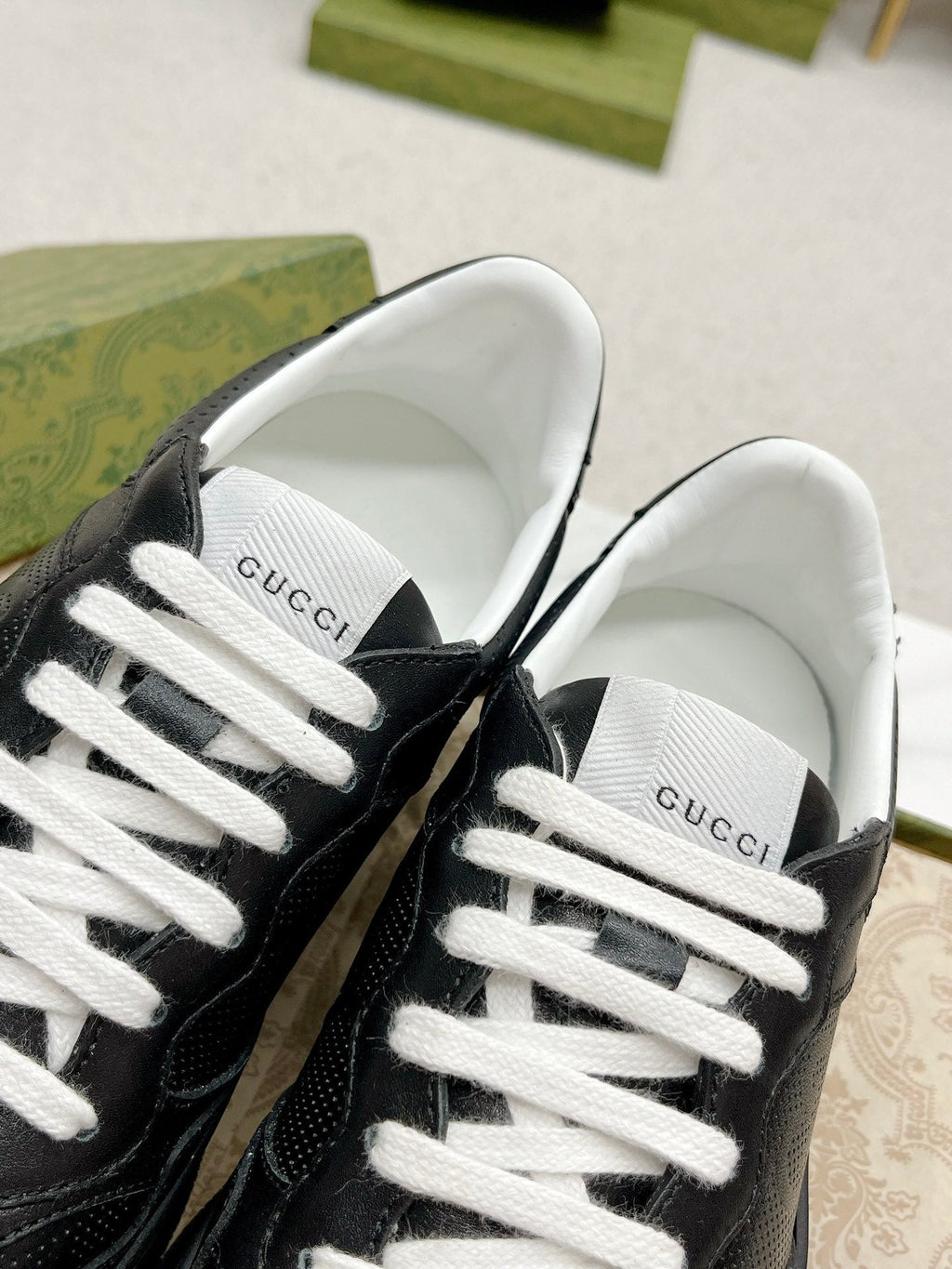 GG EMBOSSED TRAINER BLACK CALFSKIN