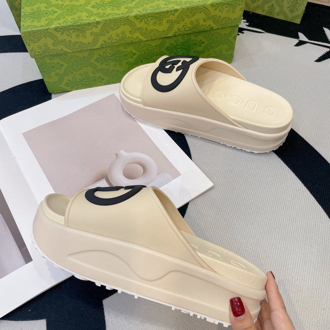 INTERLOCKING G SLIDE SANDAL IN WHITE CREAM IMPORTED TPU
