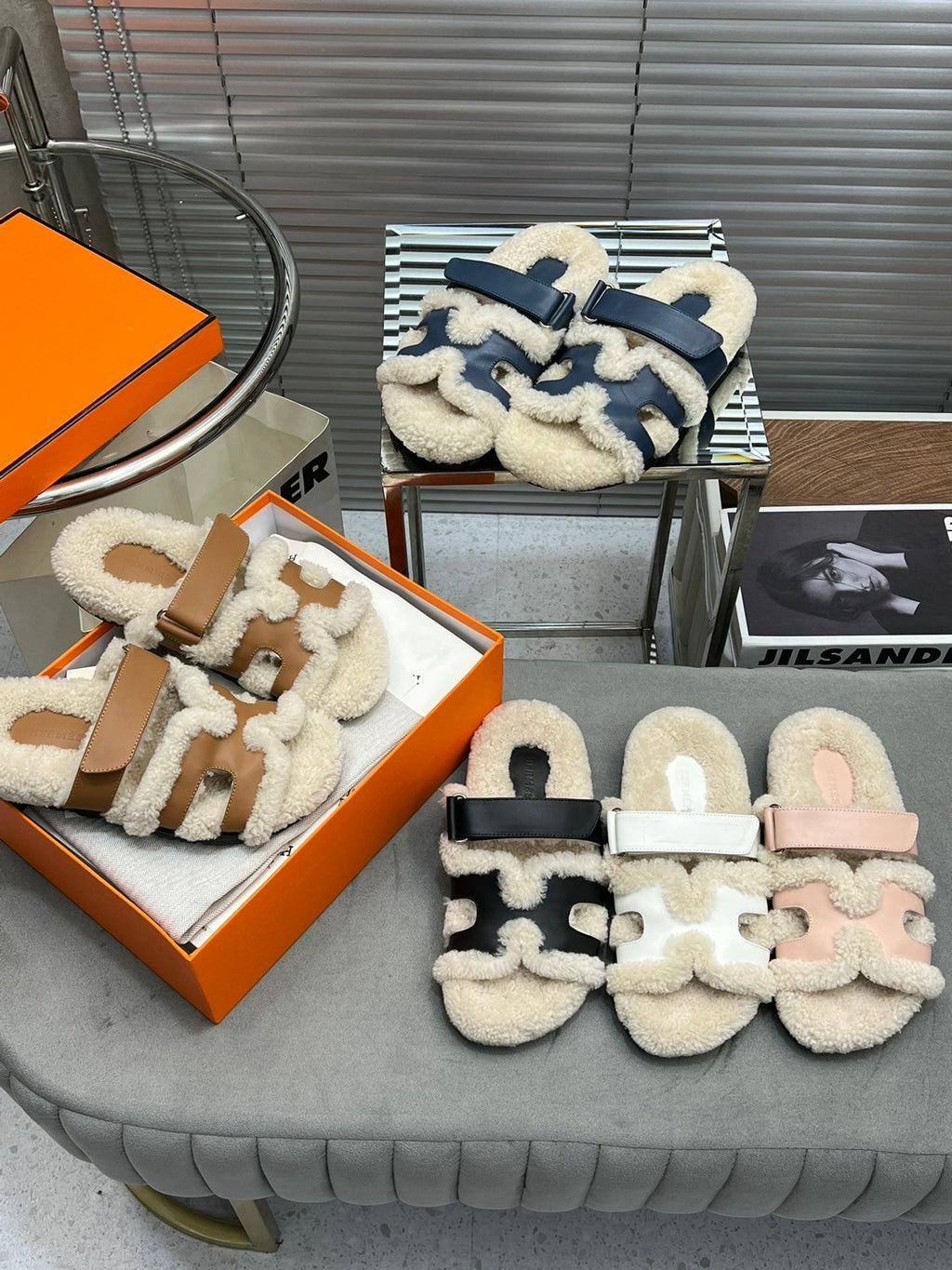 CHYPRE SLIPPERS IN BEIGE LAMB WOOL AND CLASSIC BLUE CALFSKIN