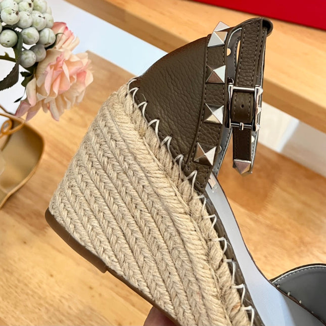 VALENTINO 26S WEDGE SANDALS IN OLIVE GREEN CALFSKIN