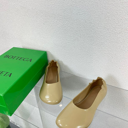 ATOMIC BALLERINA FLAT IN BISQUE BEIGE CALFSKIN