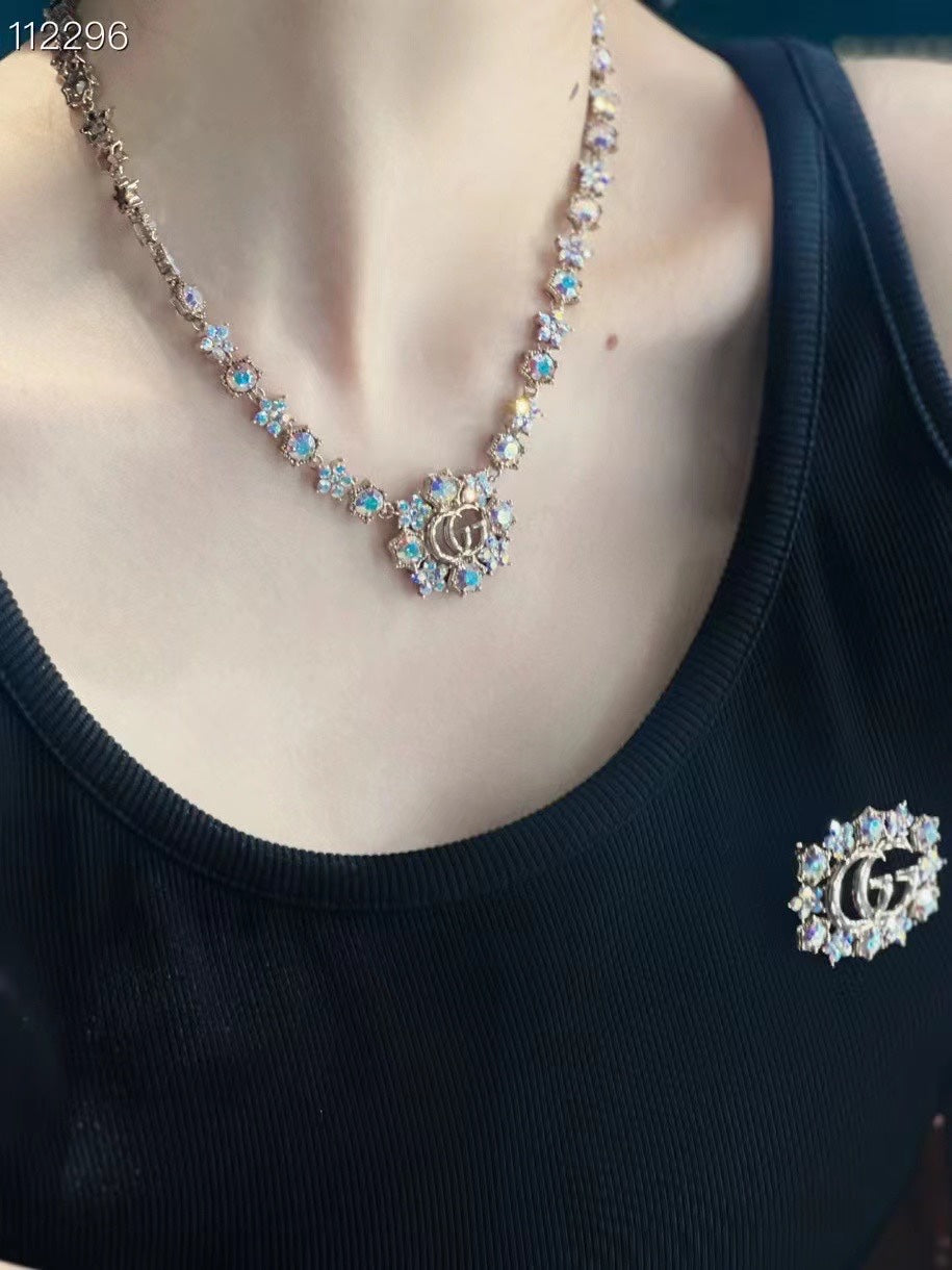 GUCCI 26S INTERLOCKING GG CRYSTAL FLORAL LINK NECKLACE IN ANTIQUE GOLD TONE METAL 620394