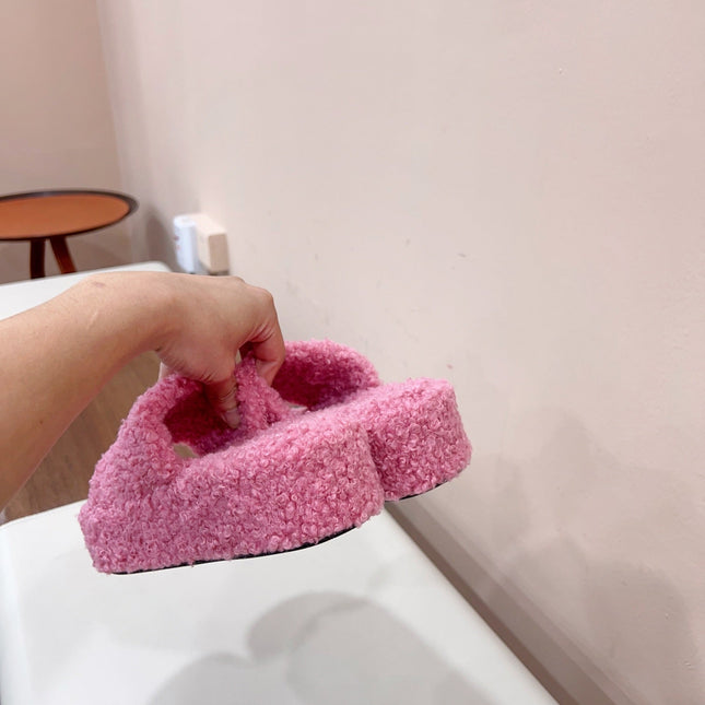 THICK-SOLED SLIPPERS IN PINK WOOL