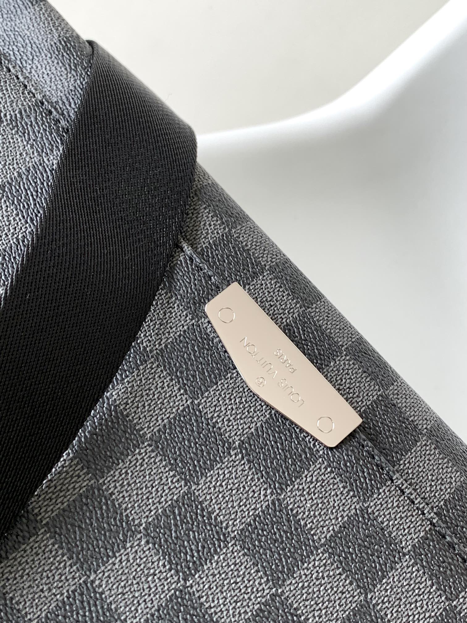 LV 25S SMALL DISTRICT CROSSBODY BAG 31 IN BLACK DAMIER GRAPHITE CANVAS AND CALFSKIN