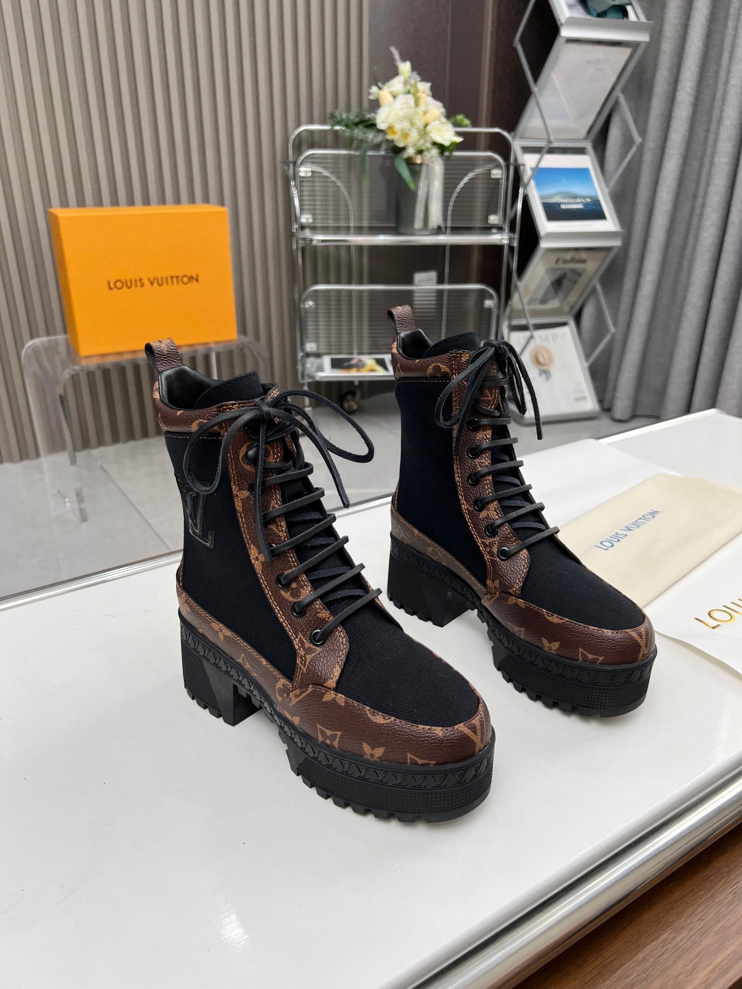 LAUREATE PLATFORM DESERT BOOT IN BLACK JACQUARD AND CHOCOLATE BROWN CALFSKIN