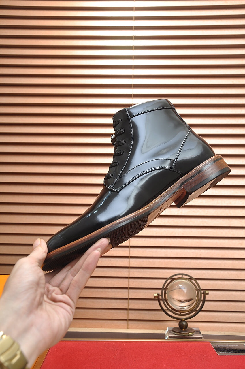 LV SHORT BOOT IN GLOSSY BLACK CALFSKIN