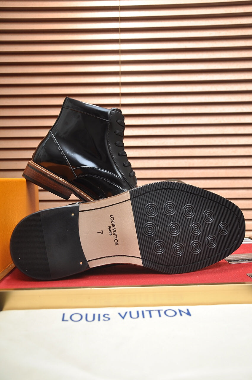 LV SHORT BOOT IN GLOSSY BLACK CALFSKIN