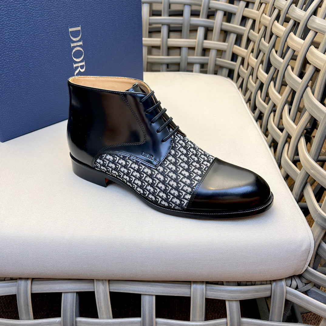 CD HOMME LACE-UP ANKLE BOOT BLACK AND WHITE CALFSKIN