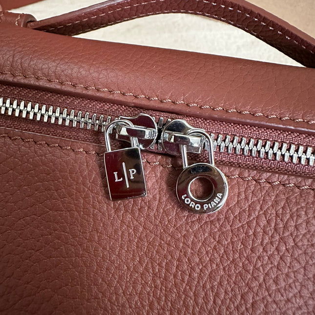 EXTRA POCKET L19 IN GARNET RED CALFSKIN WITH SILVER HARDWARE