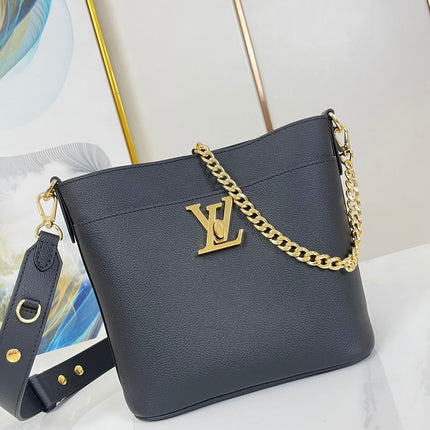 LOCK AND WALK 20 IN BLACK GRAINED CALFSKIN GOLD HARDWARE