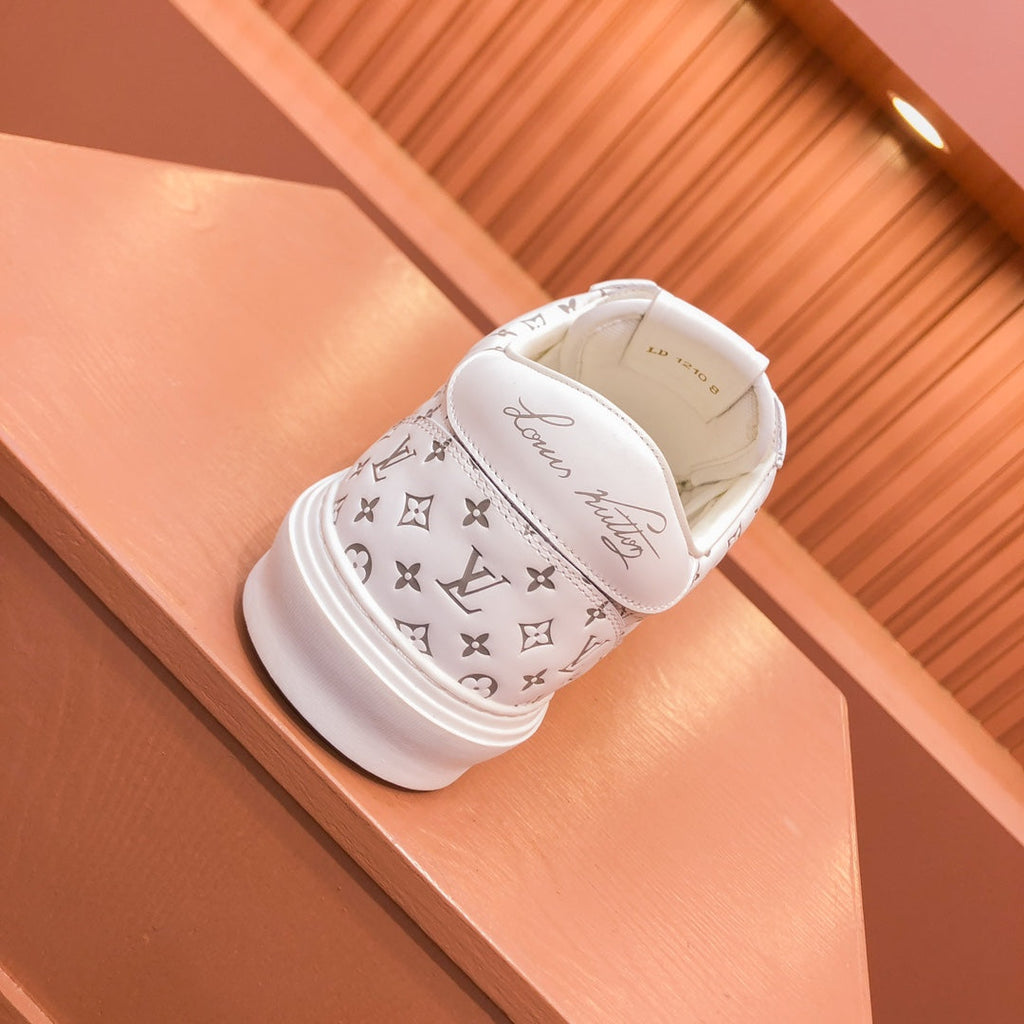 LV TRAINER SNEAKER IN BEIGE MONOGRAM CALFSKIN