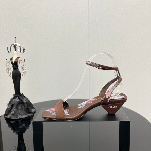 PRA TRIANGLE HEEL FLOWER MOTIF SATIN SANDALS CINNAMON