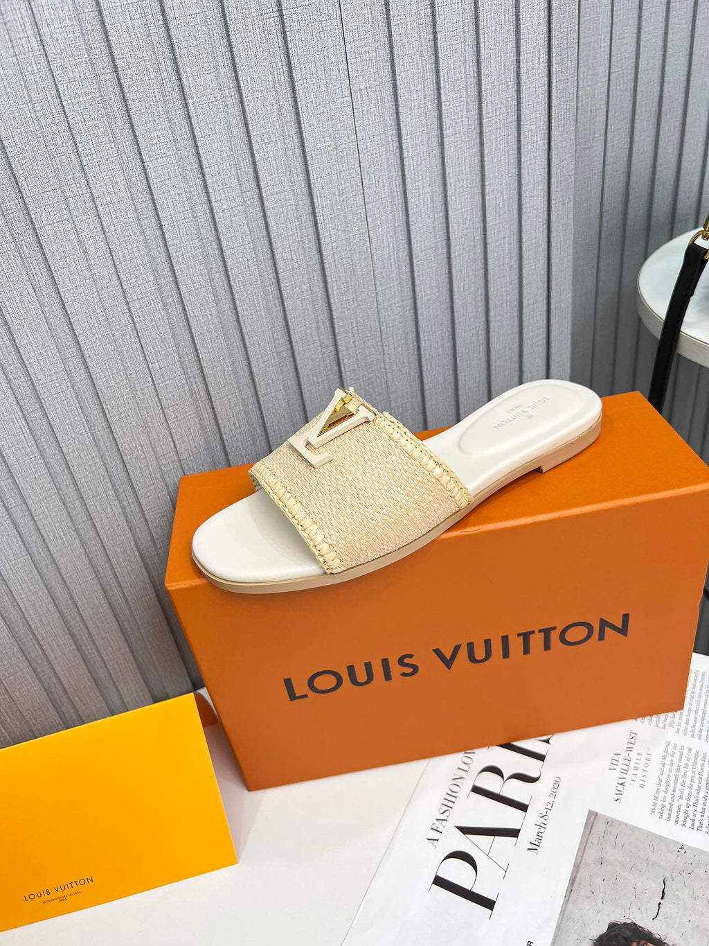 LV 26S FLAT SLIDES IN IVORY BEIGE CALFSKIN AND RAFFIA