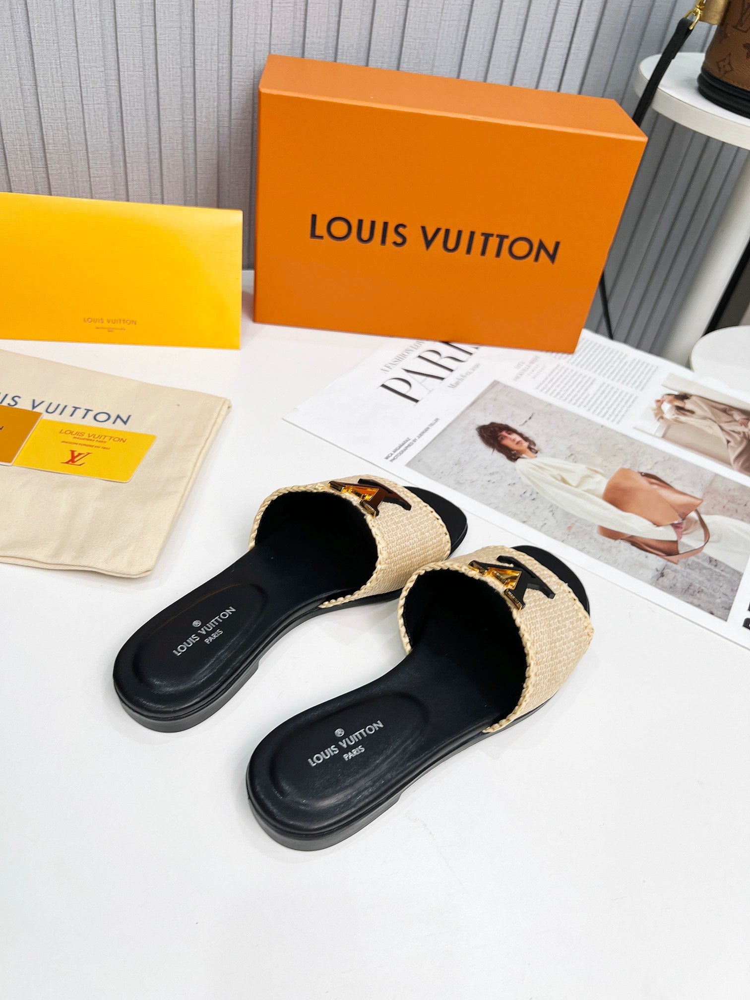 LV 26S FLAT SLIDES IN BLACK CALFSKIN AND BEIGE RAFFIA
