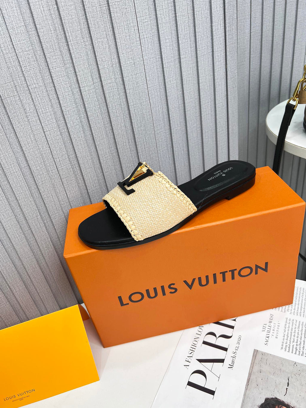 LV 26S FLAT SLIDES IN BLACK CALFSKIN AND BEIGE RAFFIA