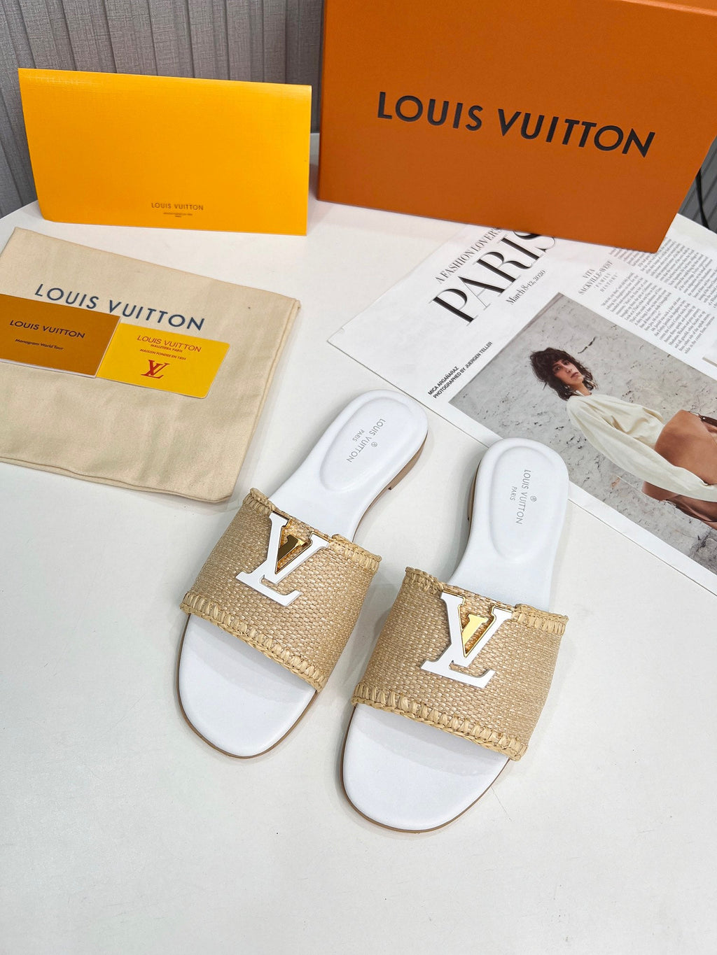 LV 26S FLAT SLIDES IN WHITE CALFSKIN AND BEIGE RAFFIA