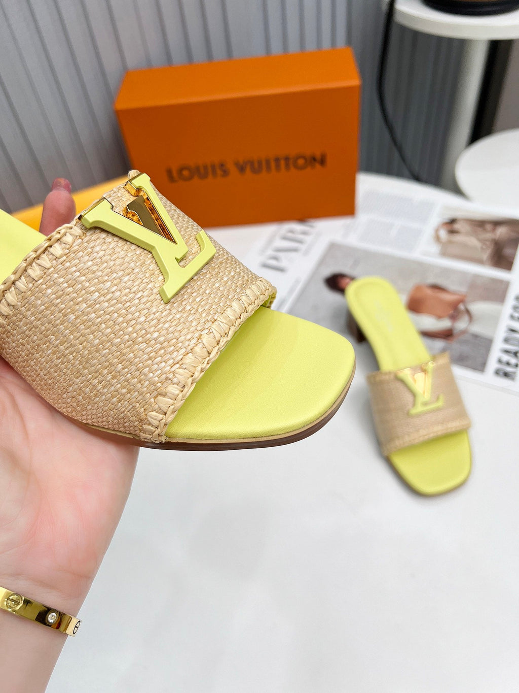 LV 26S CAPRI HIGH-HEELED MULES IN LIGHT YELLOW CALFSKIN AND BEIGE RAFFIA