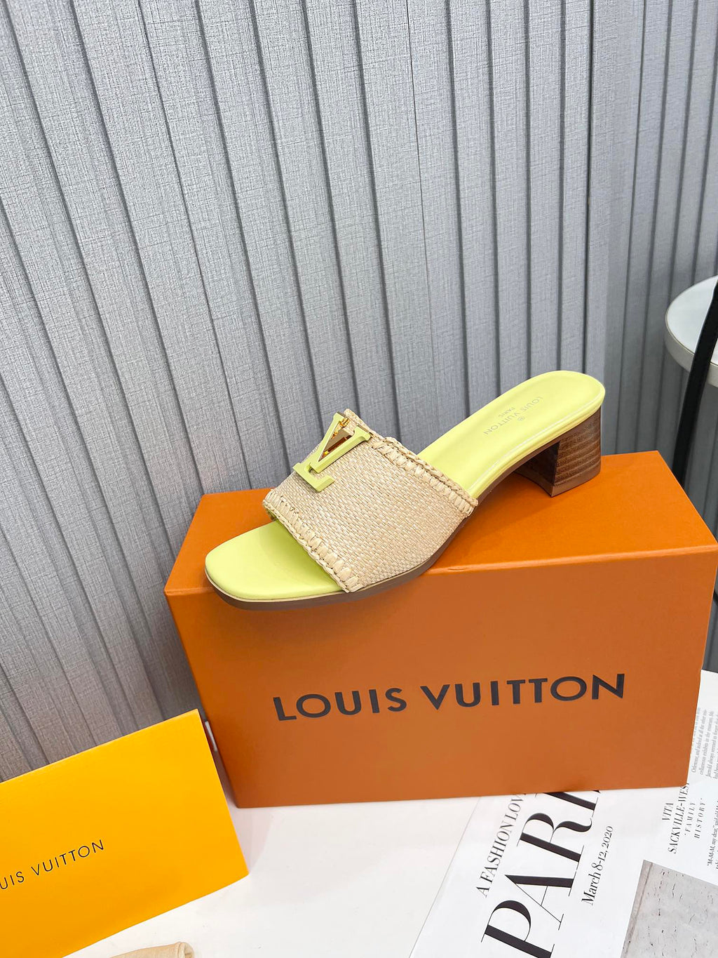LV 26S CAPRI HIGH-HEELED MULES IN LIGHT YELLOW CALFSKIN AND BEIGE RAFFIA