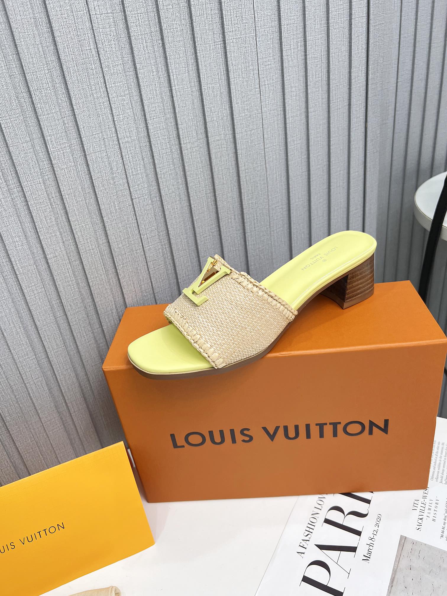 LV 26S CAPRI HIGH-HEELED MULES IN LIGHT YELLOW CALFSKIN AND BEIGE RAFFIA