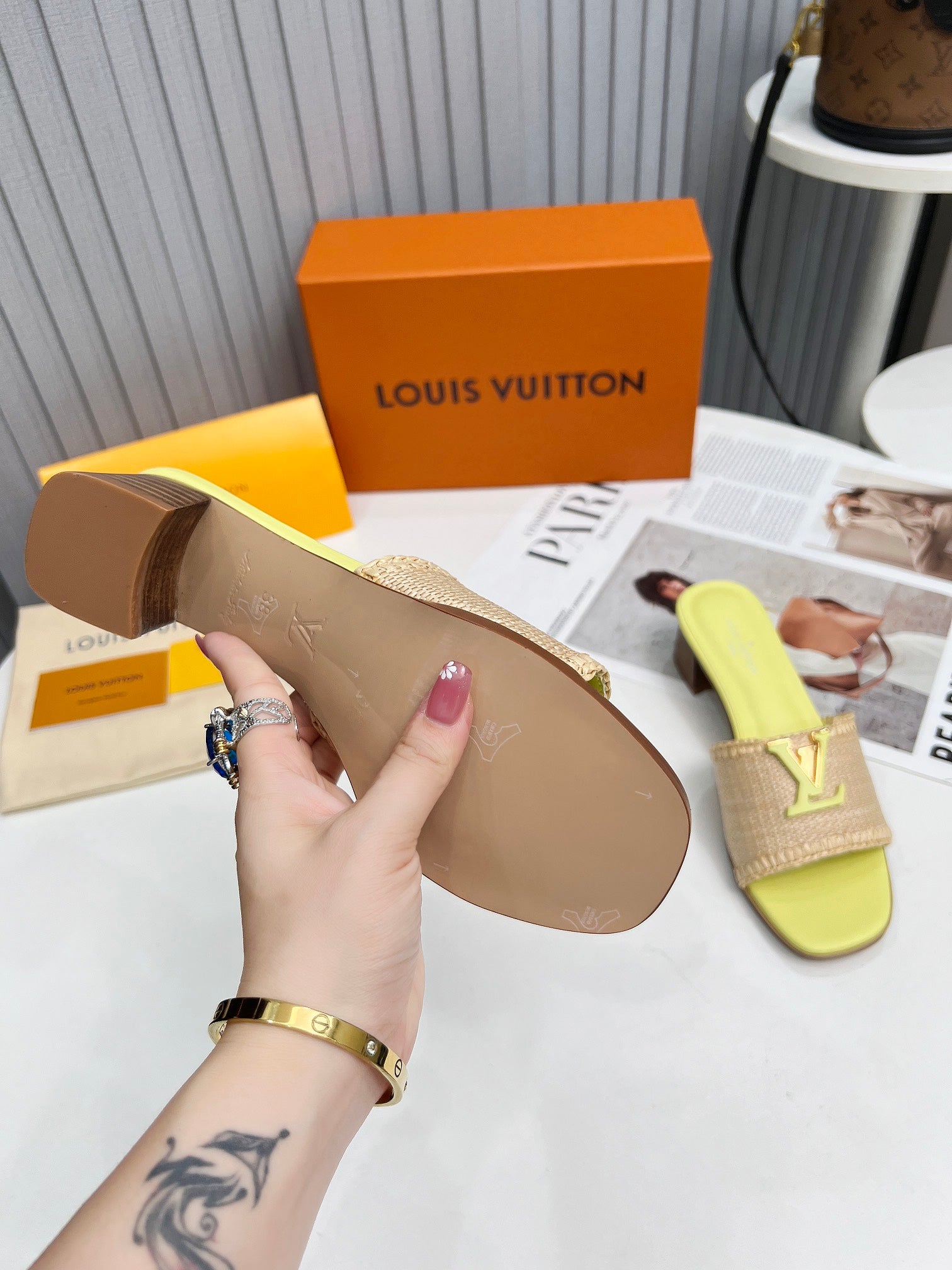LV 26S CAPRI HIGH-HEELED MULES IN LIGHT YELLOW CALFSKIN AND BEIGE RAFFIA