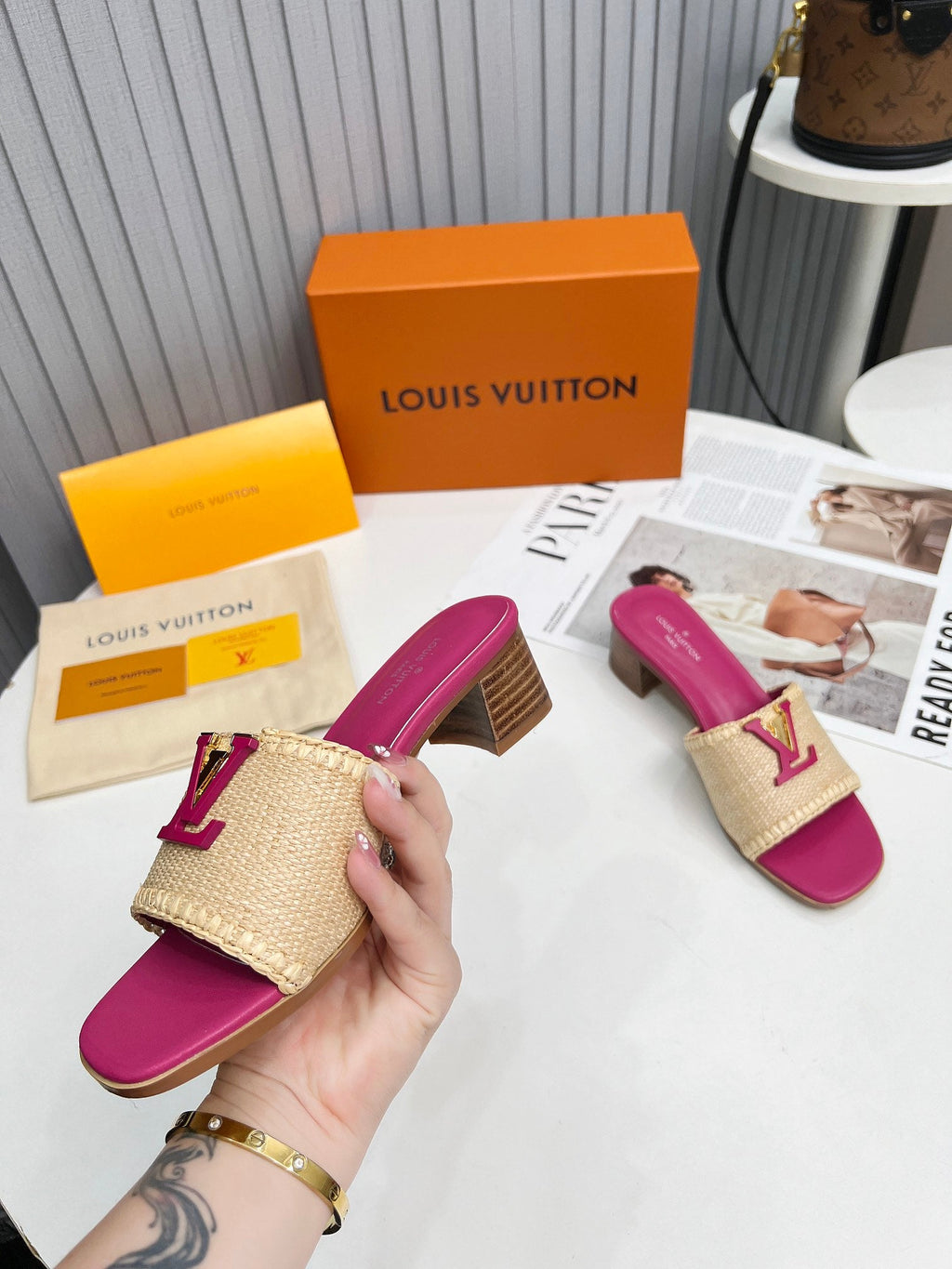 LV 26S CAPRI HIGH-HEELED MULES IN PINK CALFSKIN AND BEIGE RAFFIA