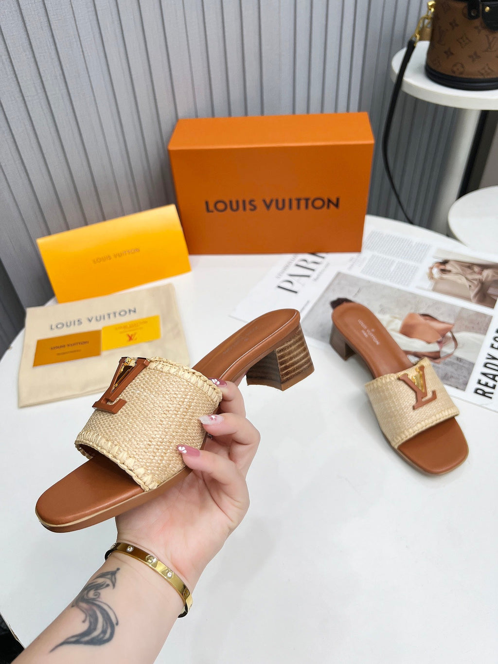 LV 26S CAPRI HIGH-HEELED MULES IN BROWN CALFSKIN AND BEIGE RAFFIA