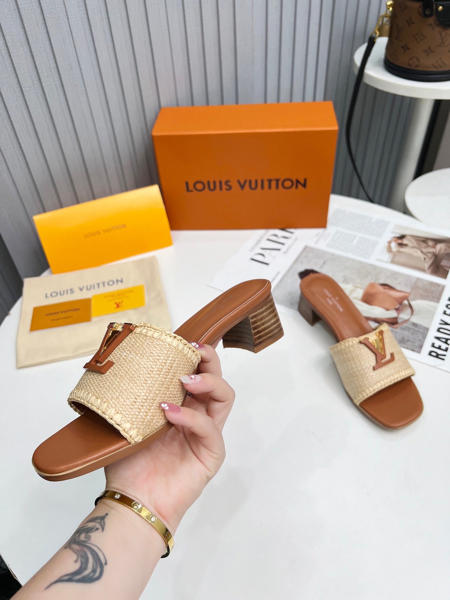 LV 26S CAPRI HIGH-HEELED MULES IN BROWN CALFSKIN AND BEIGE RAFFIA